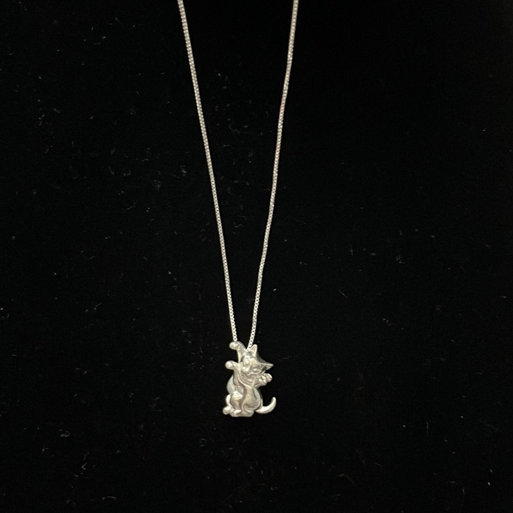 Adorable Cat Lovers Sterling Silver 925 Charm with Chain.